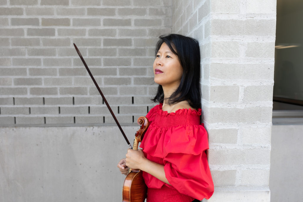 portrait de Sue-Ying Kuang avec violon